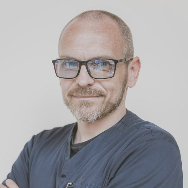 Piotr Wysocki (aktor) – dlaczego jego role wciąż zostają w pamięci?